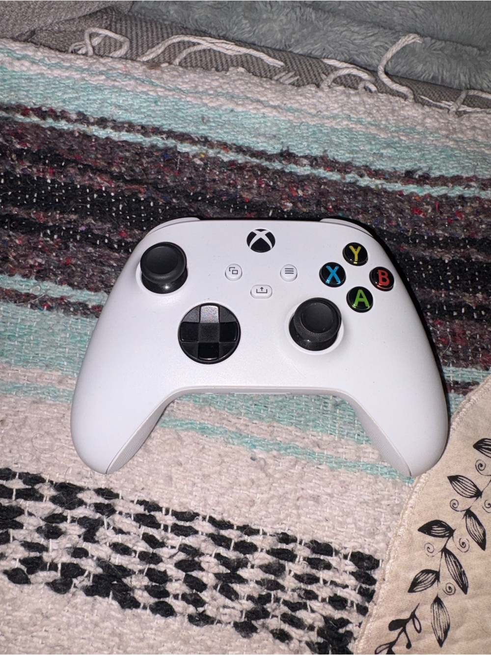 Xbox Wireless Controller in White - Comfortable Ergonomic Design